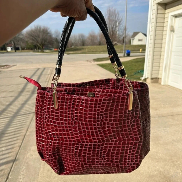 Faux Crocodile Leather Embossed Bag - Picture 4 of 13